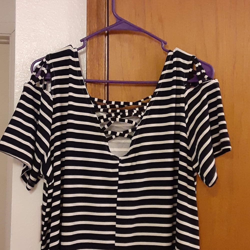Black and White Striped above the knee loose dress